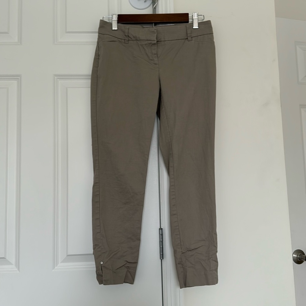 Van Heusen size 0 tan stretch capris.